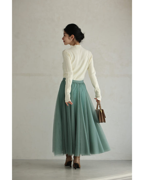 トライアングルのビジュー輝くリブカットソートップス