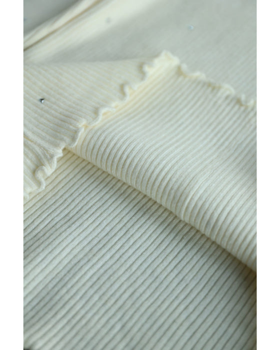 トライアングルのビジュー輝くリブカットソートップス