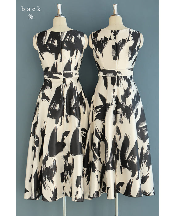 モードなペイントアートのロングワンピース