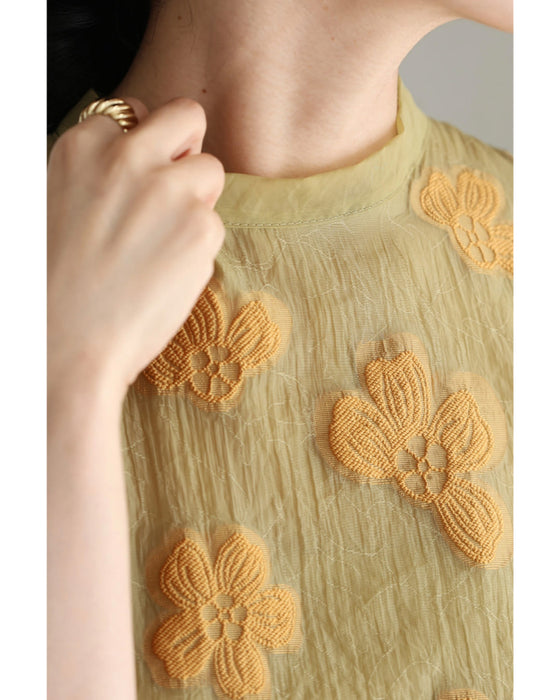 浮かび上がる花刺繍の重なるベールチュニック