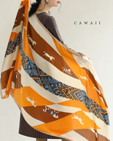  馬駆けるエレガントな艶めき大判ストール