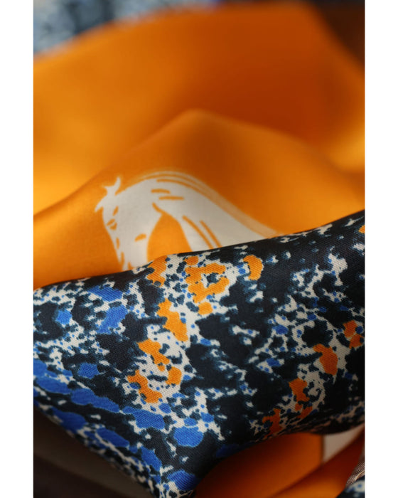 馬駆けるエレガントな艶めき大判ストール