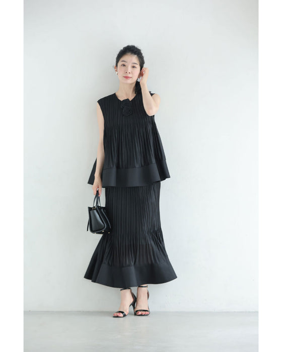 伸びやかプリーツのフレア裾カットソーとフレア裾スカートの2点セット(ブローチ2個付き)【set】
