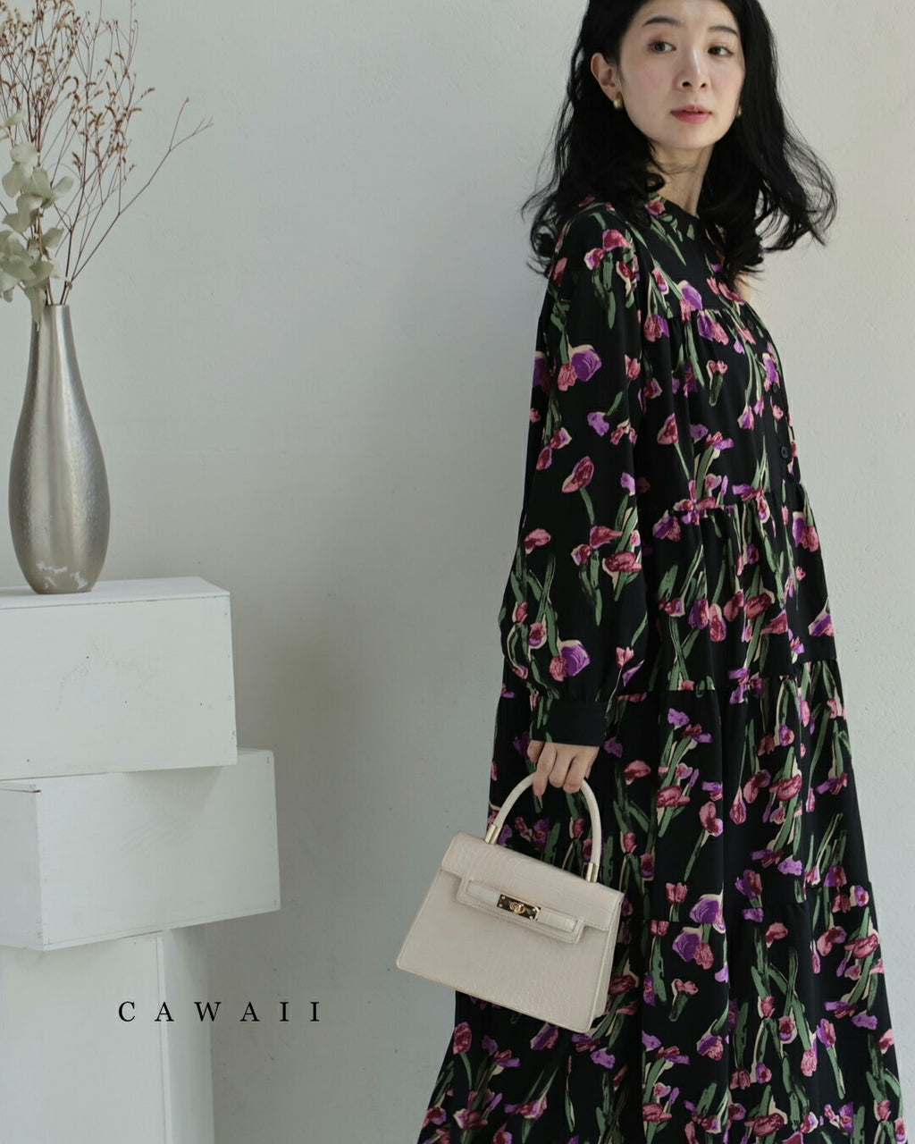 紫色の花咲くクラシカルレディミディアムワンピース（紐ベルト付き