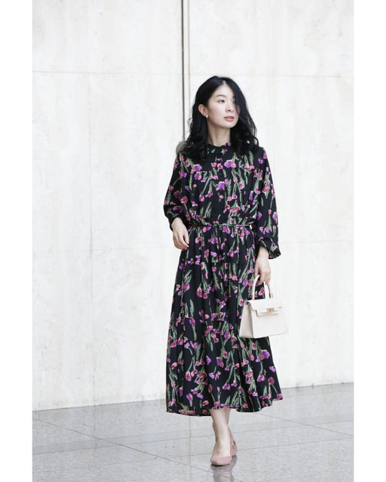 紫色の花咲くクラシカルレディミディアムワンピース(紐ベルト付き)