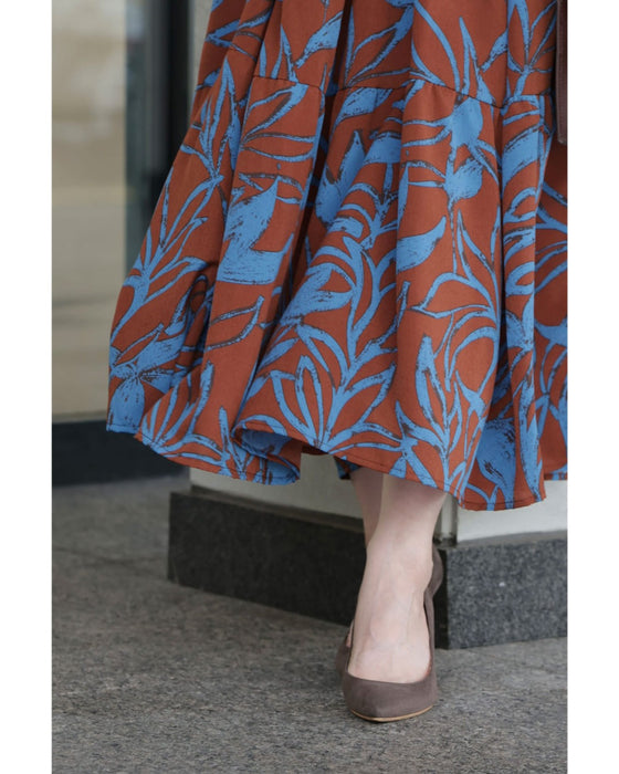 アーティスティックな植物柄ティアードミディアムワンピース(紐ベルト付き)