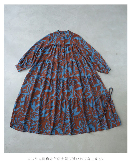 アーティスティックな植物柄ティアードミディアムワンピース(紐ベルト付き)