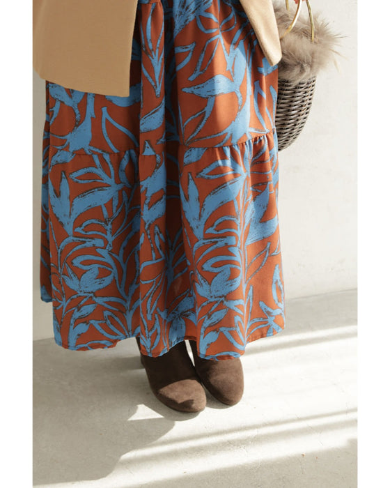 アーティスティックな植物柄ティアードミディアムワンピース(紐ベルト付き)