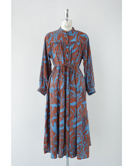 アーティスティックな植物柄ティアードミディアムワンピース(紐ベルト付き)