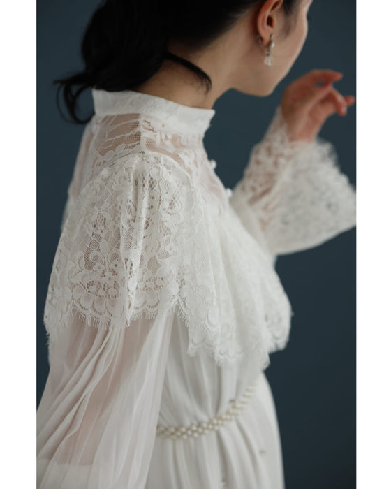 ぐるり囲むレースのビジュープリーツロングワンピース(パールベルト付き)