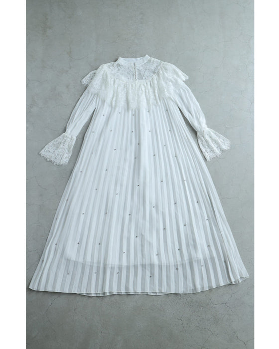 ぐるり囲むレースのビジュープリーツロングワンピース(パールベルト付き)