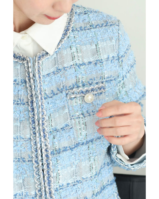 気分も晴れやかな空色ツイードジャケット