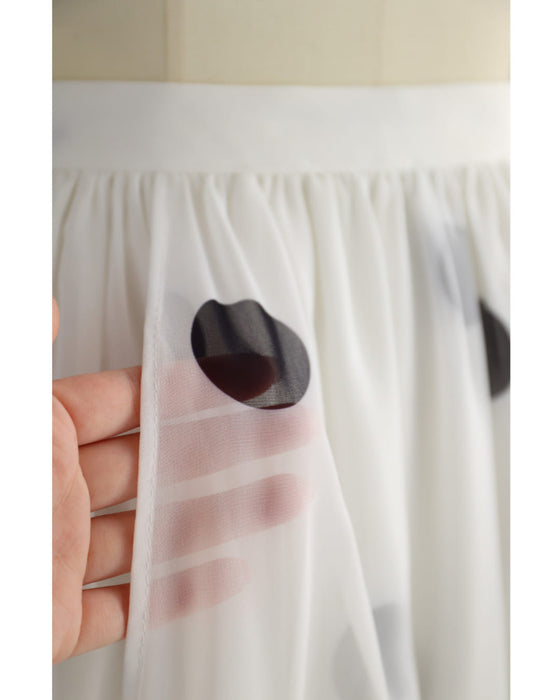 ドット柄舞うシアーミディアムスカート