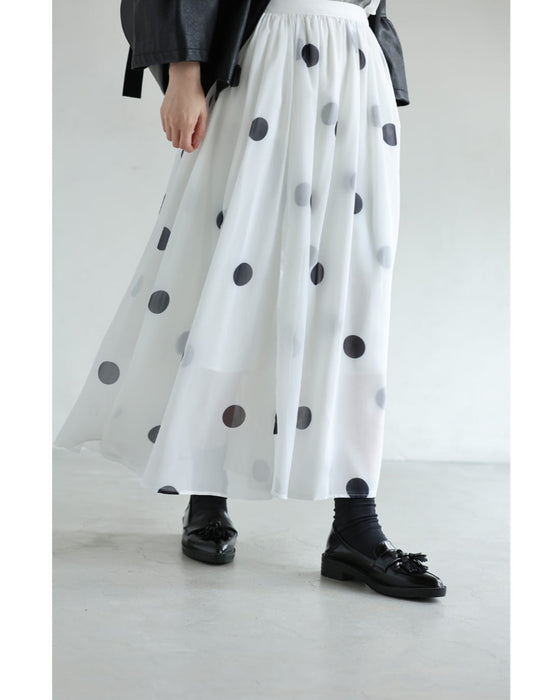 ドット柄舞うシアーミディアムスカート