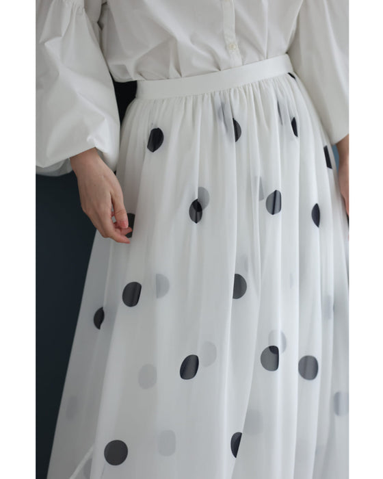 ドット柄舞うシアーミディアムスカート