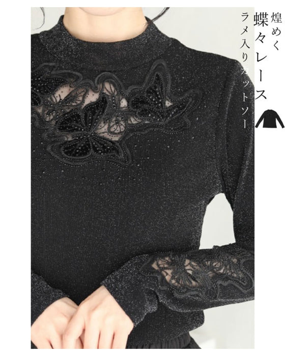 胸元に浮かぶ蝶々の伸びやかカットソートップス