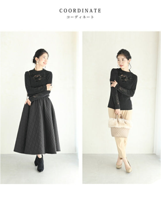 胸元に浮かぶ蝶々の伸びやかカットソートップス