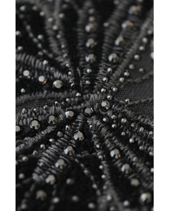 胸元に浮かぶ蝶々の伸びやかカットソートップス