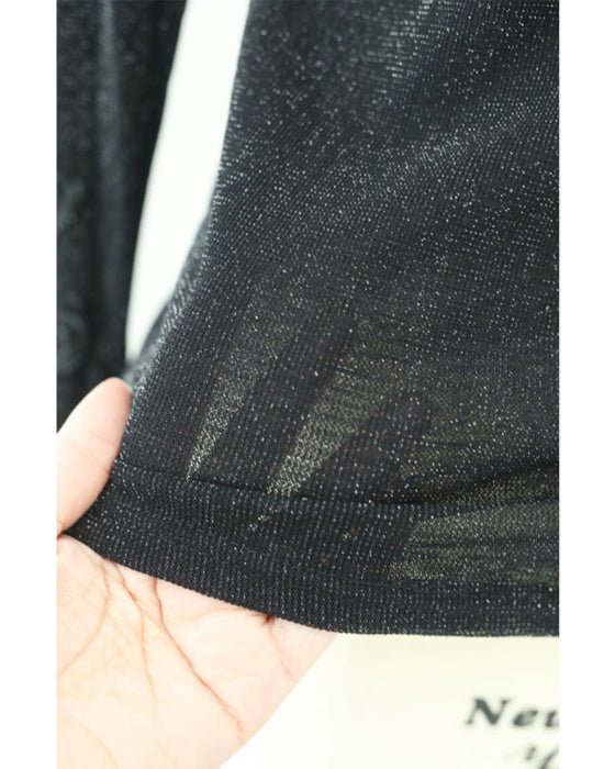 胸元に浮かぶ蝶々の伸びやかカットソートップス