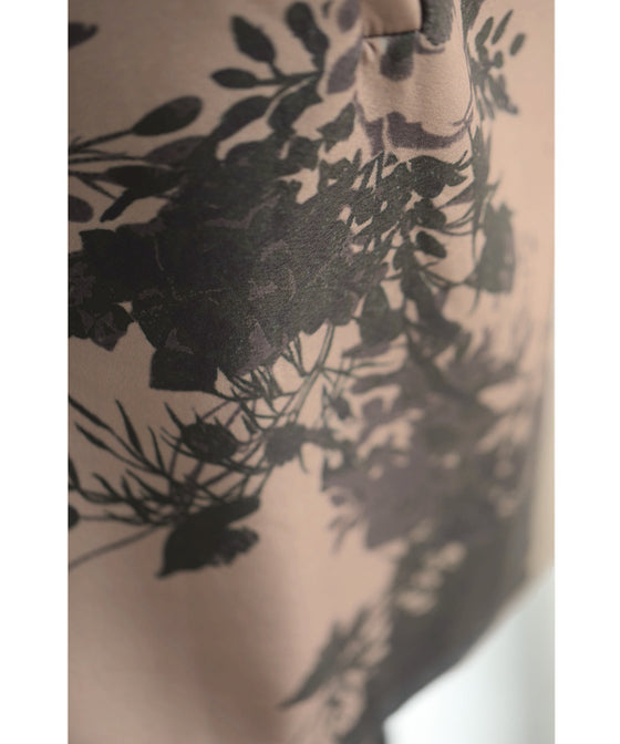 [Sale items cannot be returned or exchanged] Warm, brushed inside, floral print zip-up long parka 