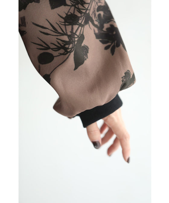 [Sale items cannot be returned or exchanged] Warm, brushed inside, floral print zip-up long parka 