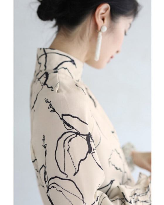 アートに描く花モチーフのスタンドネックブラウストップス