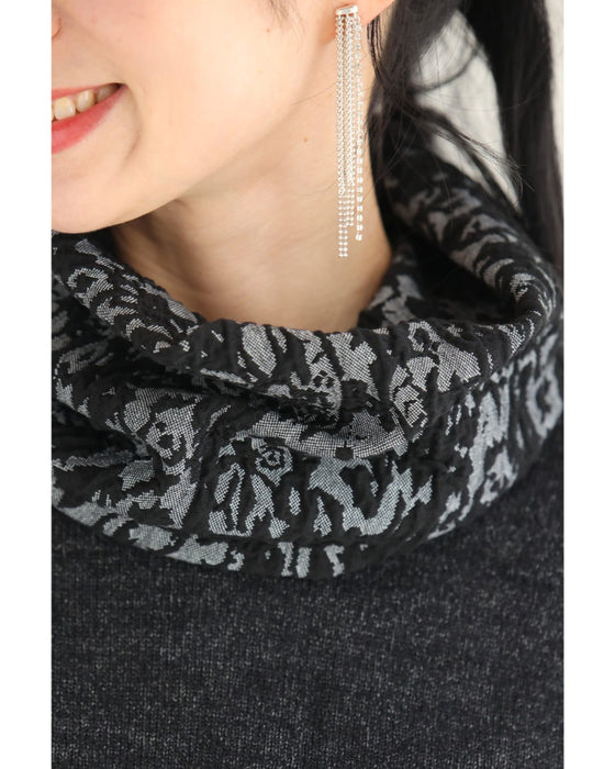 アート柄スヌード風ネックのドルマンニットプルオーバートップス