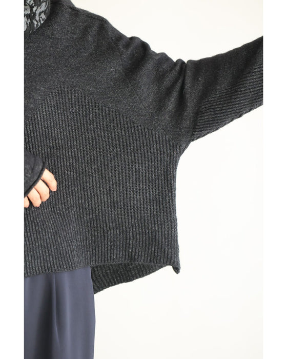 アート柄スヌード風ネックのドルマンニットプルオーバートップス