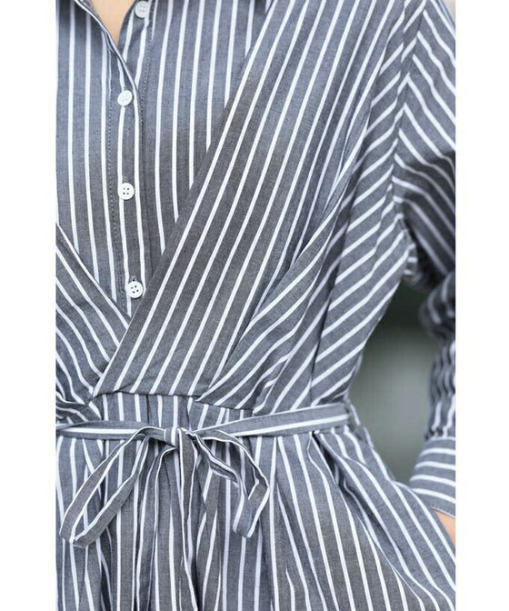 【アウトレット返品交換不可】（S~3L対応）重なる胸元タックの爽やかストライプミディアムワンピース