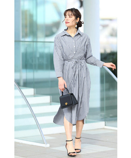 【アウトレット返品交換不可】（S~3L対応）重なる胸元タックの爽やかストライプミディアムワンピース