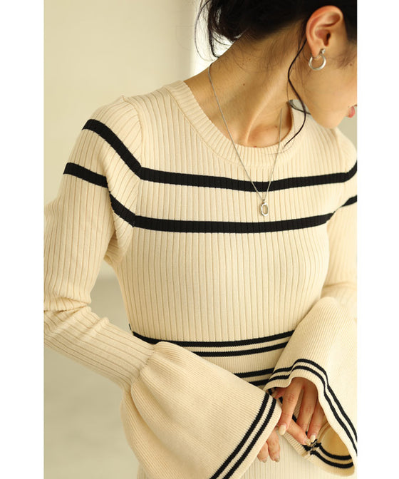 ヒラヒラ可愛いフレア袖のニットミディアムワンピース