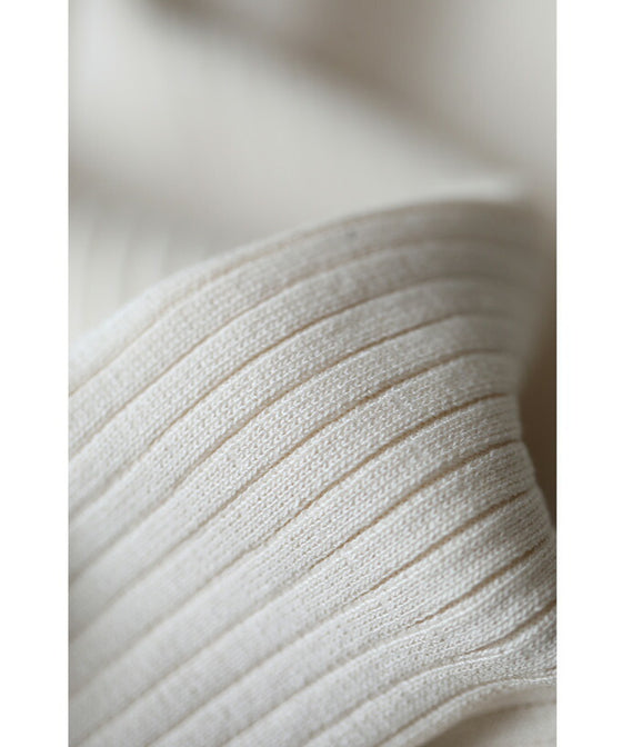 ヒラヒラ可愛いフレア袖のニットミディアムワンピース