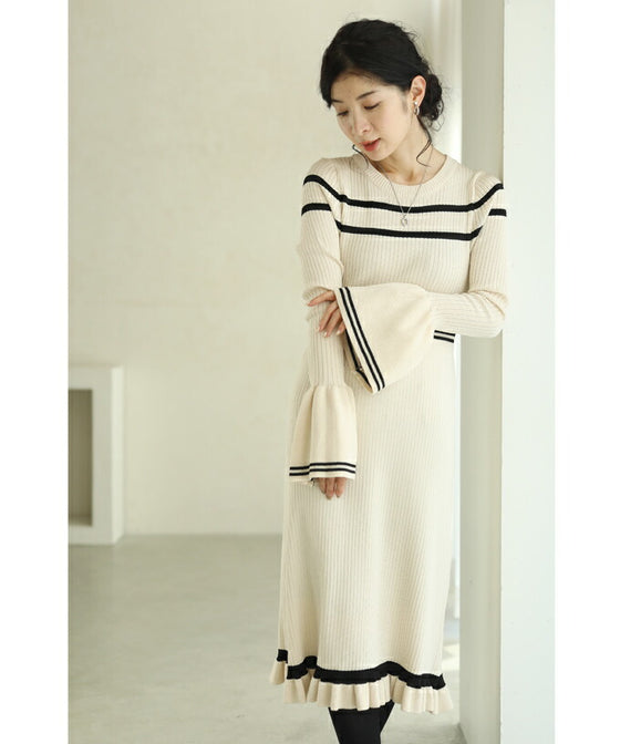 ヒラヒラ可愛いフレア袖のニットミディアムワンピース