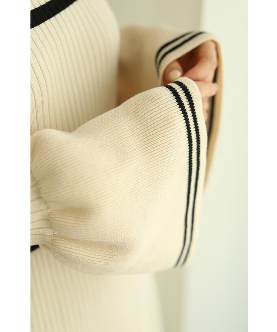 ヒラヒラ可愛いフレア袖のニットミディアムワンピース