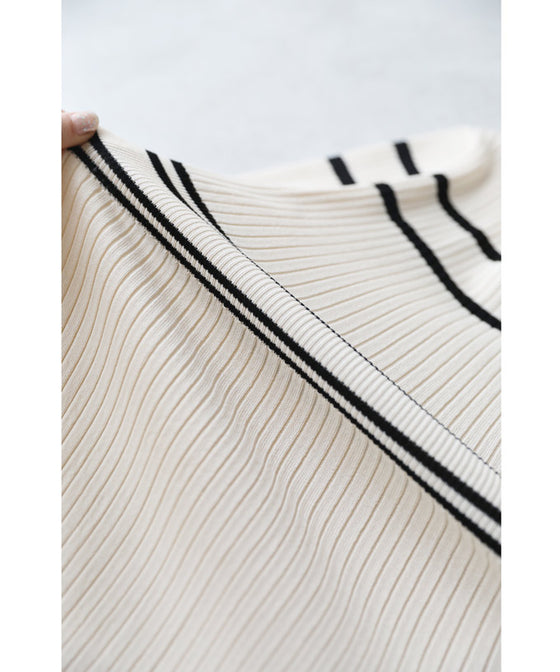 ヒラヒラ可愛いフレア袖のニットミディアムワンピース