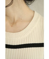 A cute, flare-sleeved knit medium-length dress