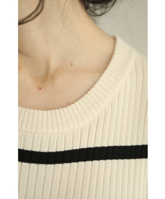 ヒラヒラ可愛いフレア袖のニットミディアムワンピース