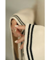 A cute, flare-sleeved knit medium-length dress