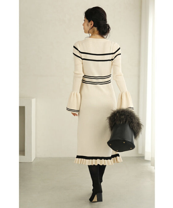 ヒラヒラ可愛いフレア袖のニットミディアムワンピース