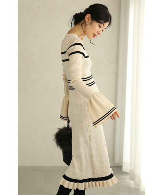 ヒラヒラ可愛いフレア袖のニットミディアムワンピース