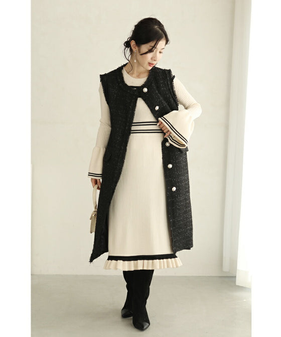 ヒラヒラ可愛いフレア袖のニットミディアムワンピース