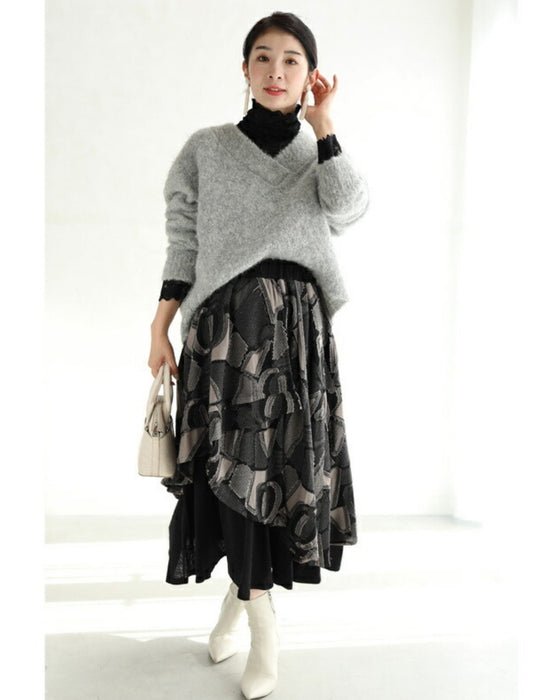 重なり合う柄フレアの個性派ミディアムスカート