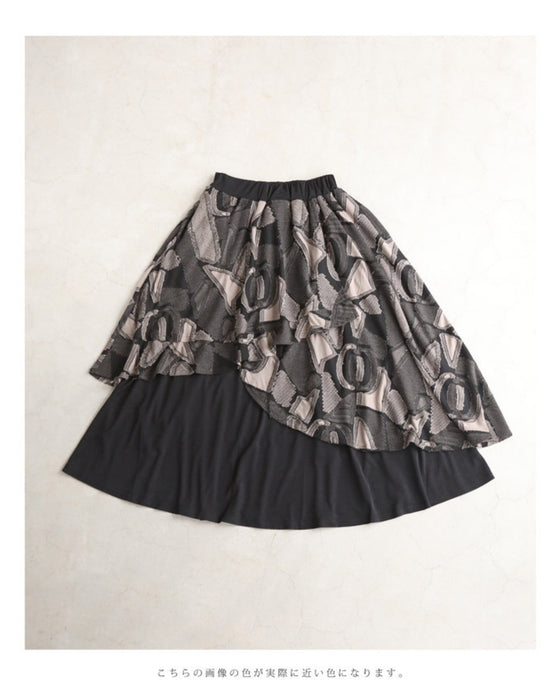 重なり合う柄フレアの個性派ミディアムスカート
