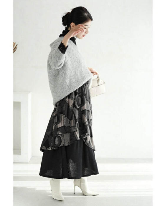 重なり合う柄フレアの個性派ミディアムスカート