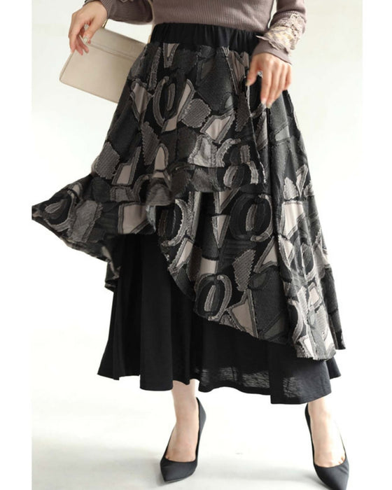 重なり合う柄フレアの個性派ミディアムスカート