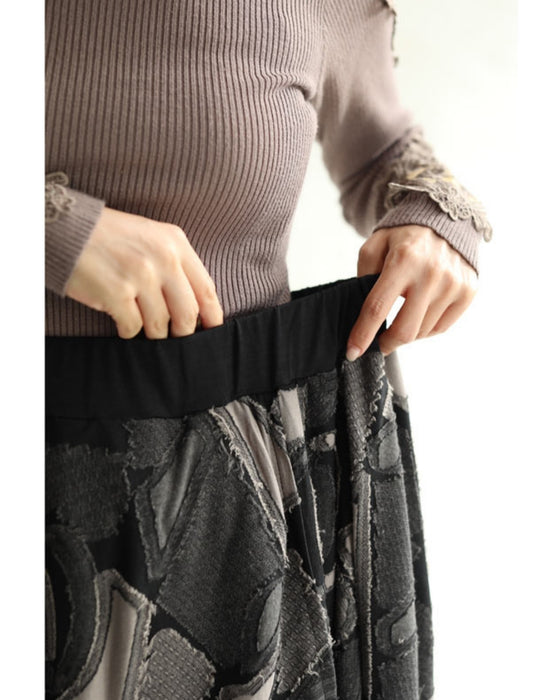 重なり合う柄フレアの個性派ミディアムスカート