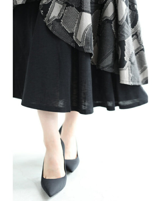 重なり合う柄フレアの個性派ミディアムスカート