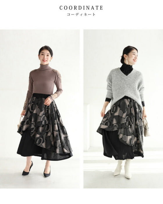 重なり合う柄フレアの個性派ミディアムスカート