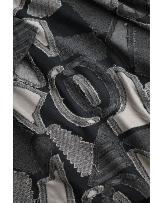 重なり合う柄フレアの個性派ミディアムスカート