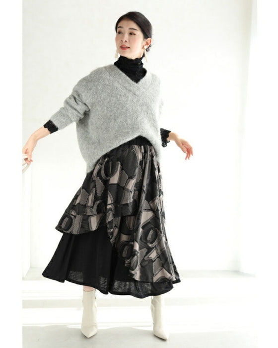 重なり合う柄フレアの個性派ミディアムスカート